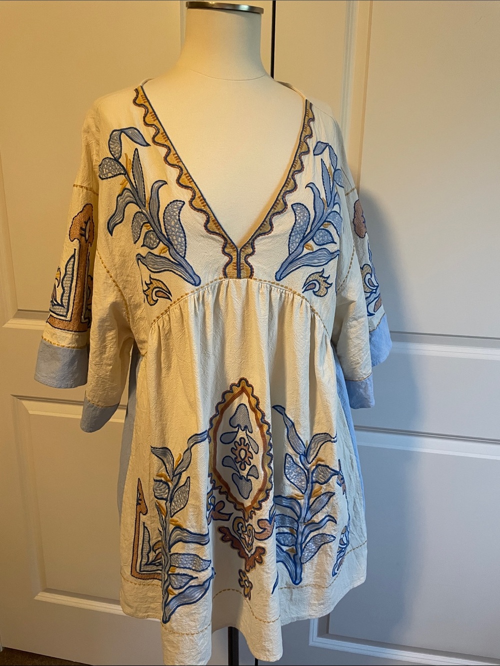 Sunday Up Embroidered V-Neck Boho Babydoll Dress/Tunic Size Medium